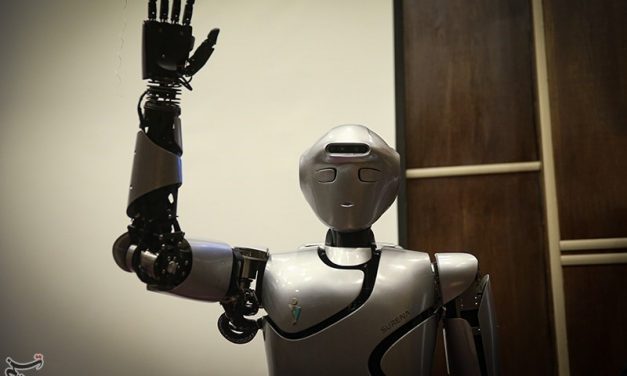رونمایی از نسل چهارم ربات انسان‌نمای سورنا