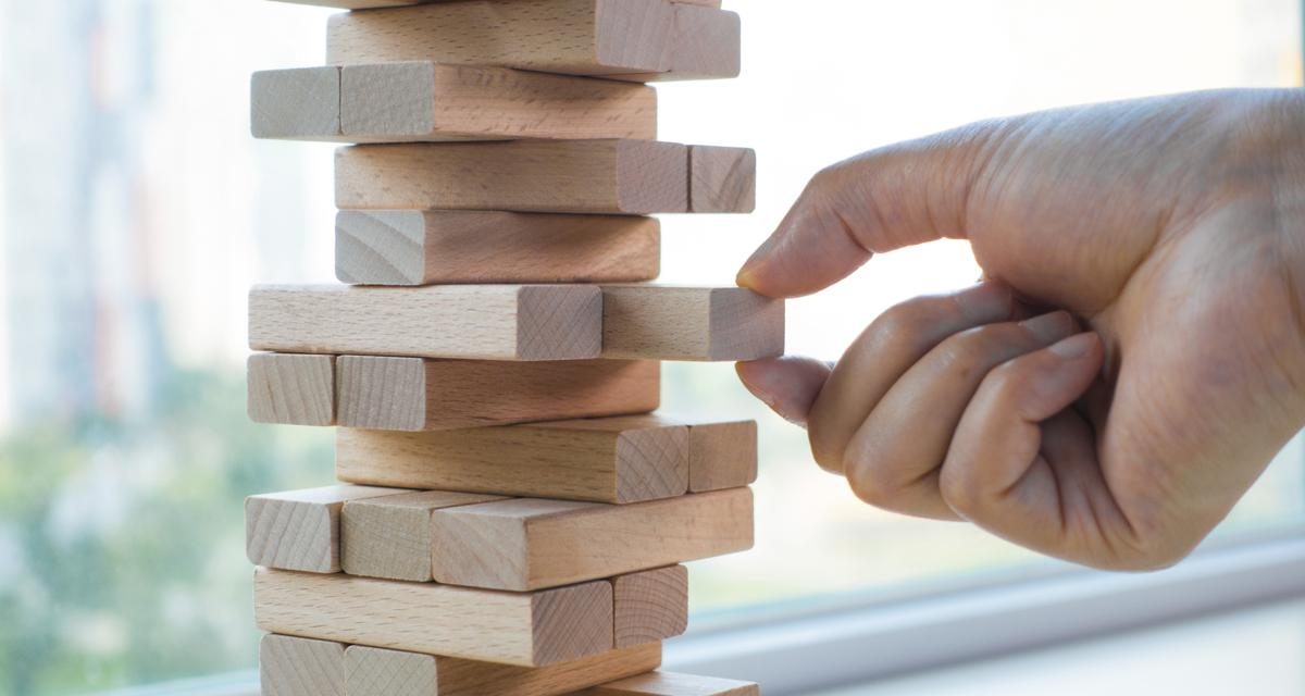معرفی اسباب بازی فکری – جنگا (Jenga Intellectual Game)