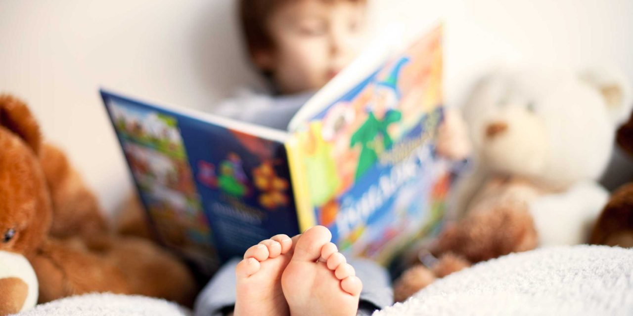 چگونه کودکان را به کتاب خواندن علاقه مند کنیم ؟